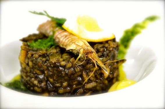 Arroz negro con sepia y cigalas