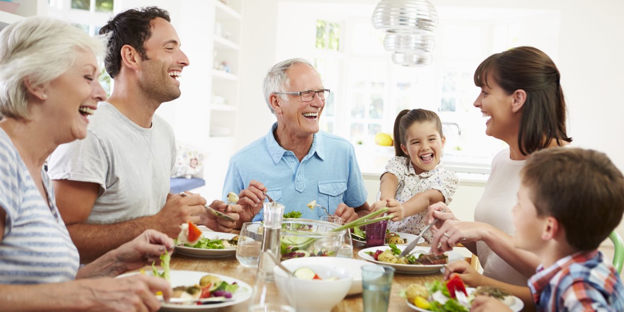 Si quieres cuidar la salud de tus huesos, llena tus platos de estos alimentos