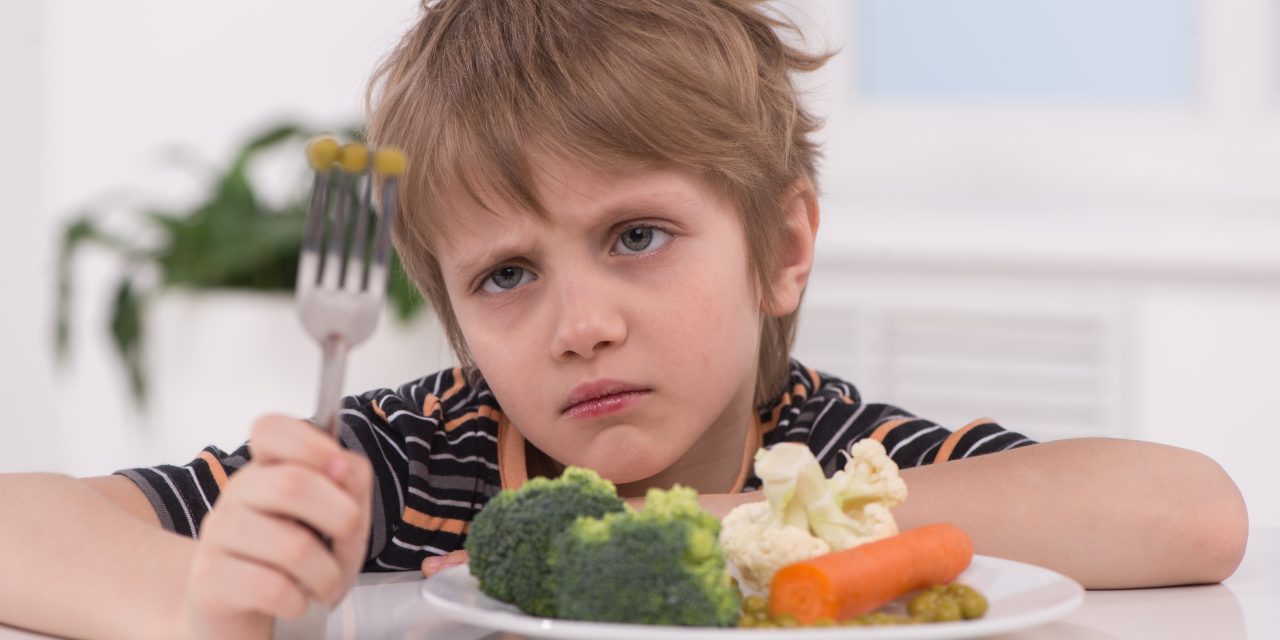 Trucos para lograr que nuestros niños coman todo tipo de alimentos