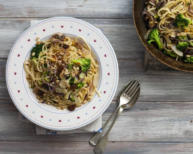 Spaghettini con brócoli y chipirones