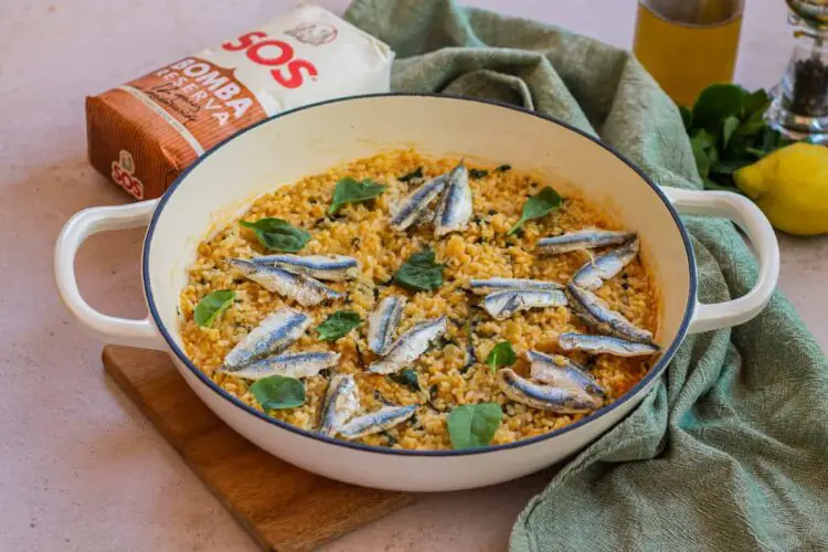 Arroz con boquerones y espinacas