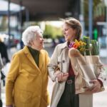 Cómo cuidar la salud de los mayores y evitar riesgos comunes en primavera