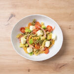 Ensalada de pasta con tomates cherry y queso feta