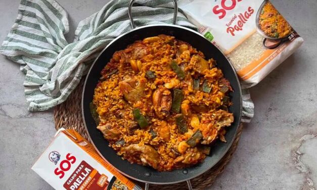 Paella con conejo y pollo