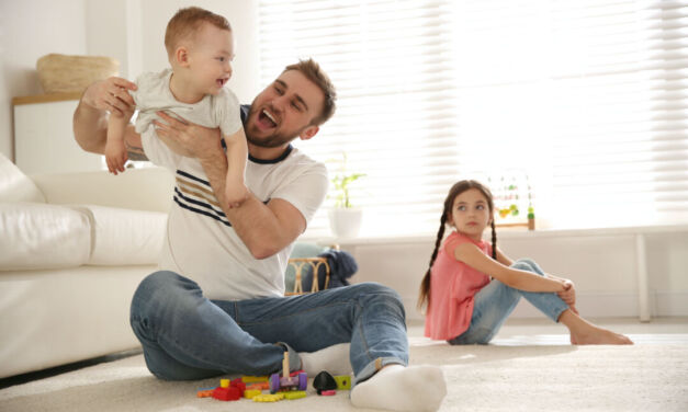 Celos entre hermanos: cómo gestionar la rivalidad de forma positiva