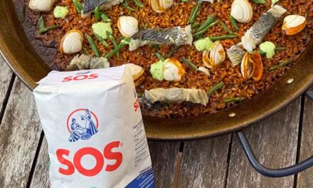 Arroz con pescado y un toque de lima