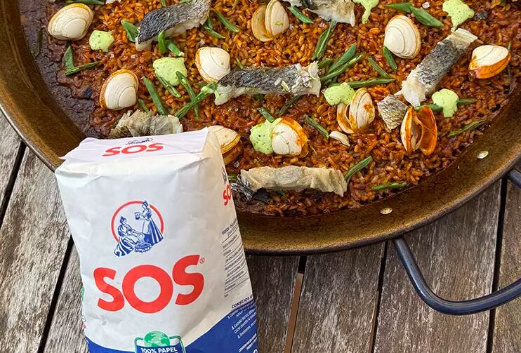 Arroz con pescado y un toque de lima