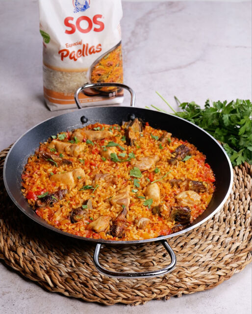 Arroz con alcachofas y pollo