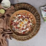 Ensalada de arroz con huevo y salmón